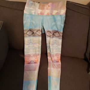 Teeki size small leggings